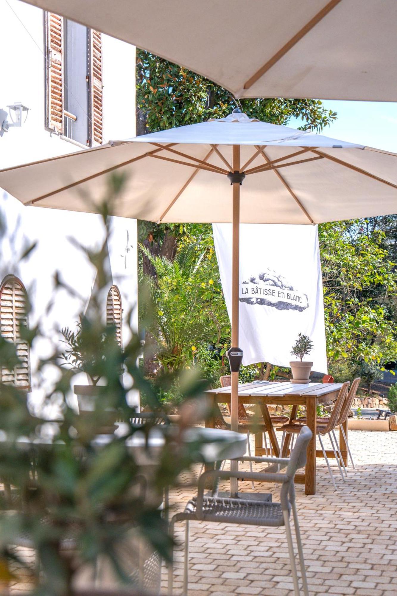 Hotel La Batisse En Blanc Golfe-Juan Exterior foto